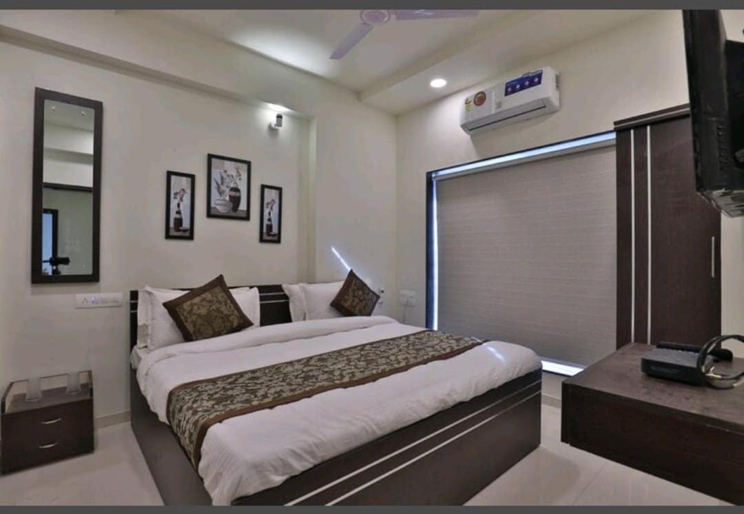 Oyo 80228 Hotel Richa Halol Ngoại thất bức ảnh
